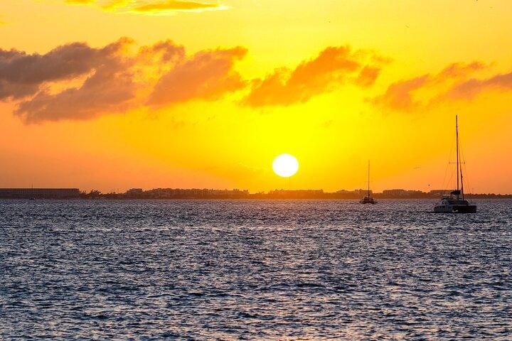 Sunset Party at Isla Mujeres! Round Transportation from Cancun