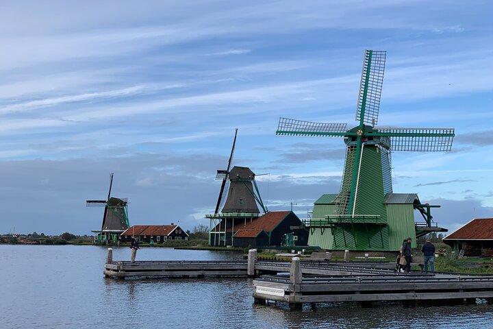 Giethoorn and Zaanse Schans Day Tour Small Group Incl. Boat Ride
