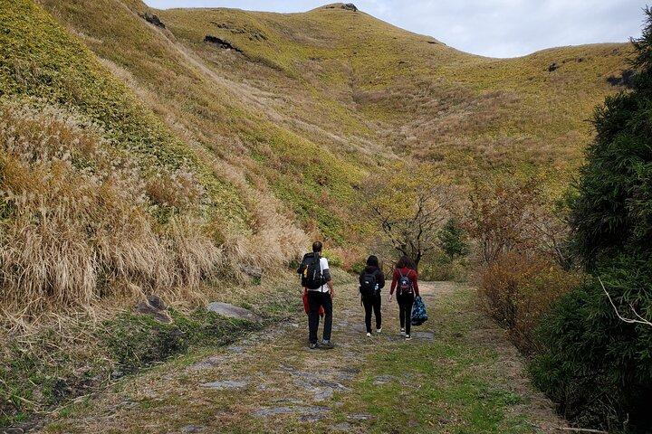 Walking through the Aso Caldera, Historical Walk along the "Bungo Kaido"