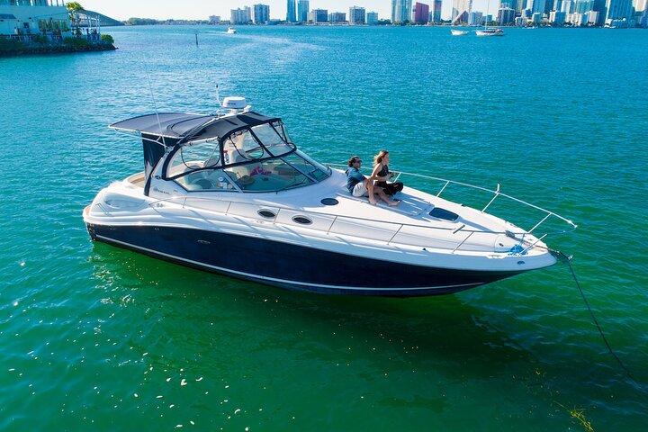 Miami Private Yacht Rental 2 to 4 hours for 12 people