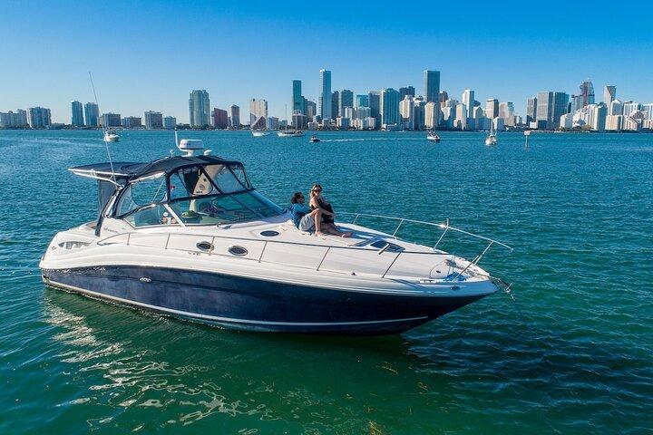 Miami Private Yacht Rental 2 to 4 hours for 12 people