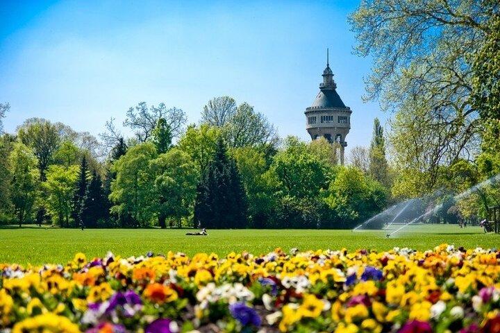Private Stag Do Tour: Fun E-Scooter Ride with Games in Budapest