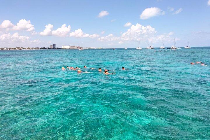 Catamaran Albatros Platinum & Beach club & Open bar & Isla Mujeres
