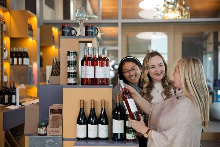 Niagara Wine Tour and Tastings with Transportation