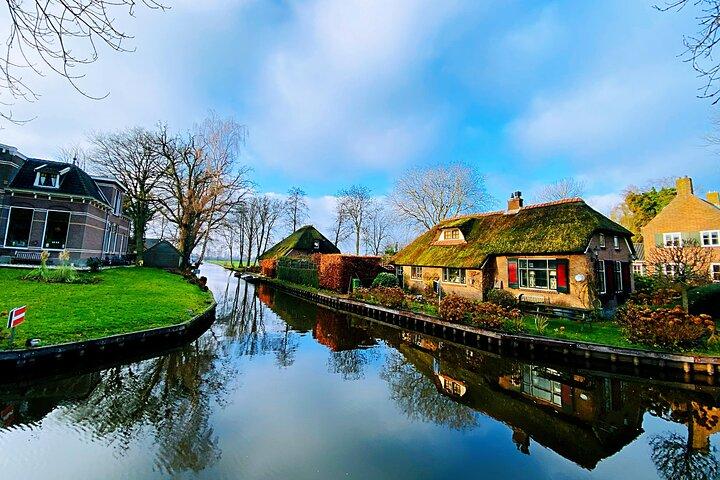 Day Tour Giethoorn, Afsluitdijk and Zaanse Schans with Boat Cruise