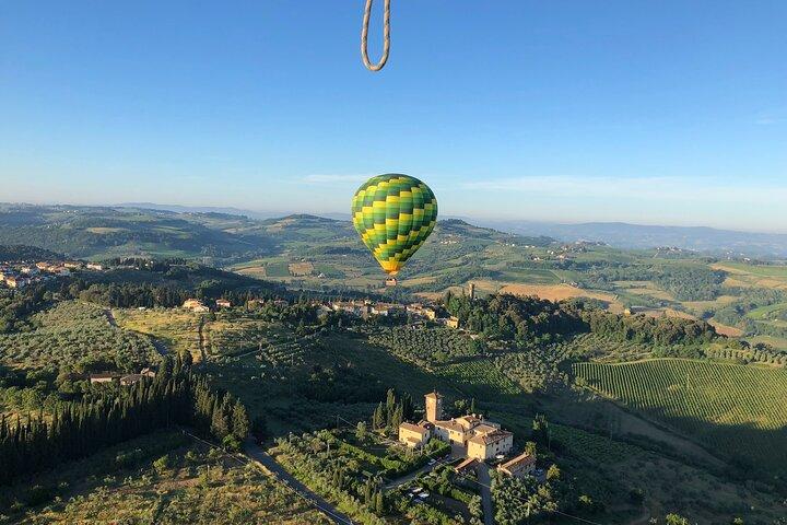 Experience the Magic of Tuscany from a Hot Air Balloon