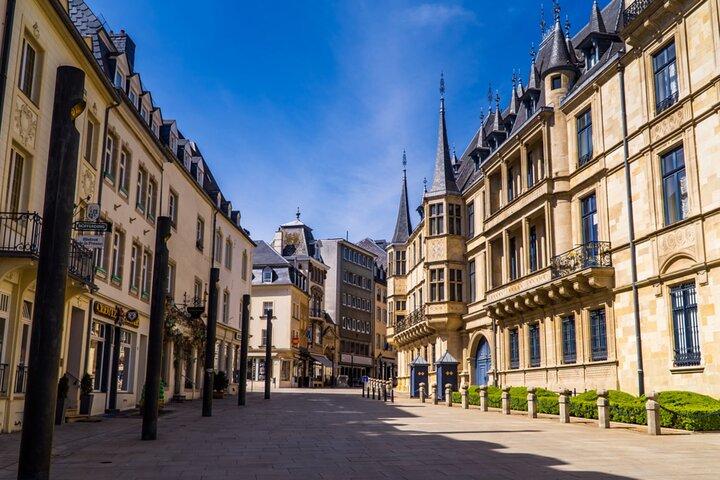 Luxembourg City Romantic Game: Walking Tour & Scavenger Hunt
