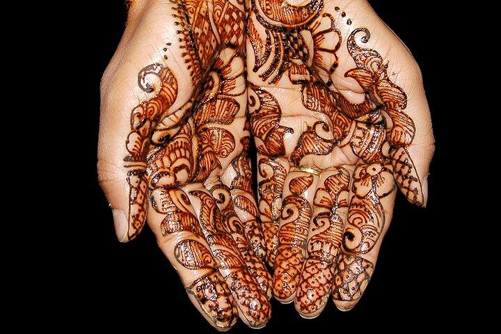 Traditional HENNA ART TATTOO with a local Amazigh henna artist
