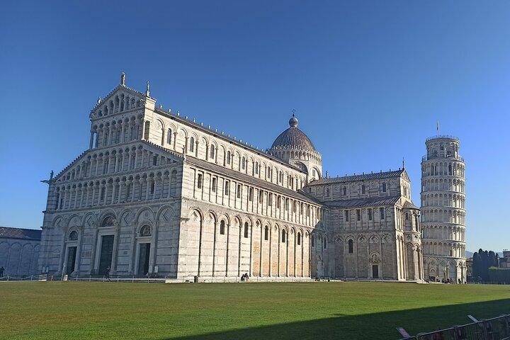 PRIVATE TRANSFER from Florence to Cinque Terre with stops in Lucca & Pisa