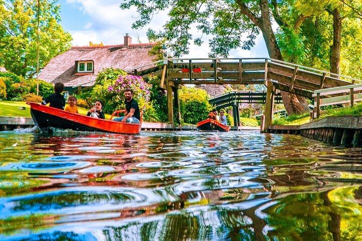 Giethoorn Private Tour & Boat Trip From Amsterdam