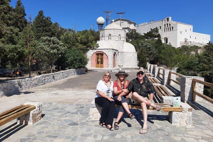 Private Classic Santorini Panorama: Visit the most popular destinations!