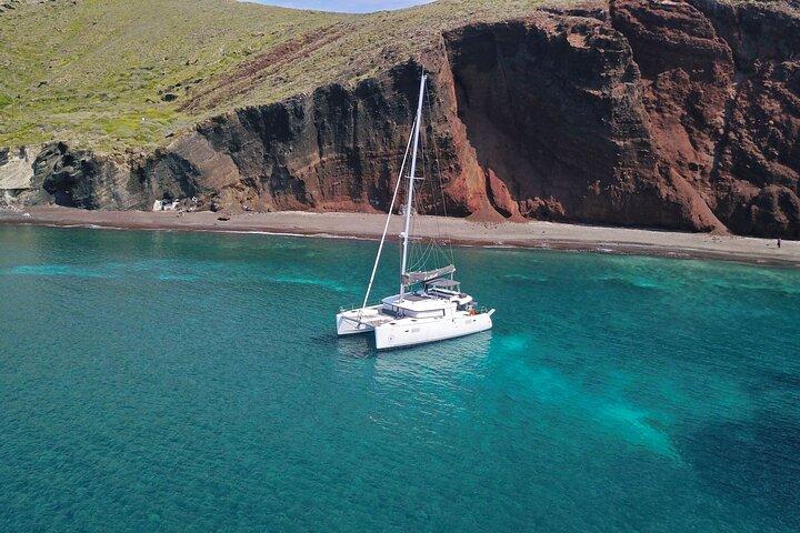 Santorini: Small Group Catamaran Cruise with BBQ Fish & Drinks