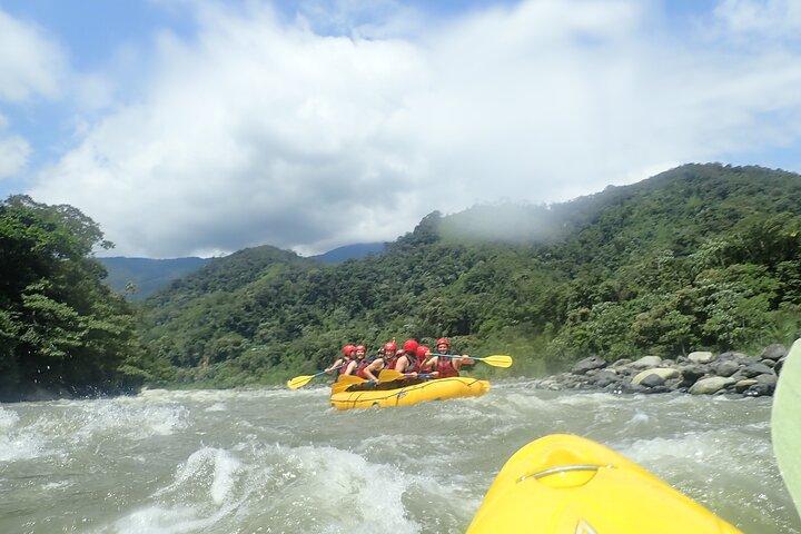Extreme Rafting in Baños Ecuador Level III & IV +
