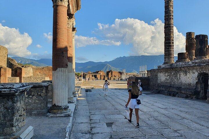 Pompeii tour at sunset time - A visit away from the crowds