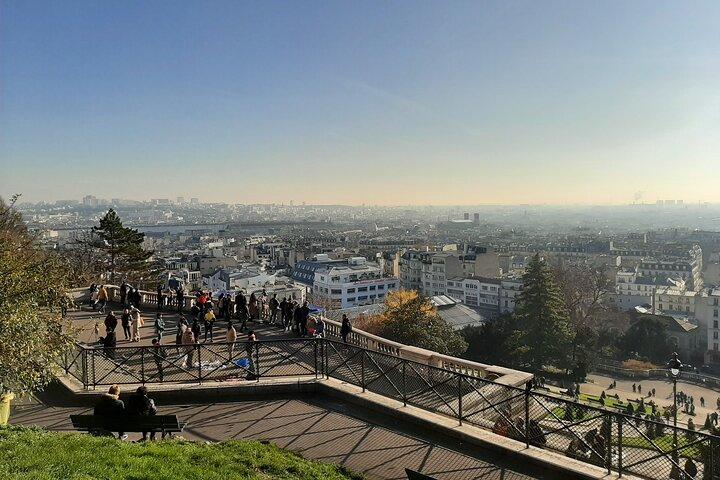 Montmartre/Sacre-Coeur/Paris- Artistic & Bohemian Epicenter