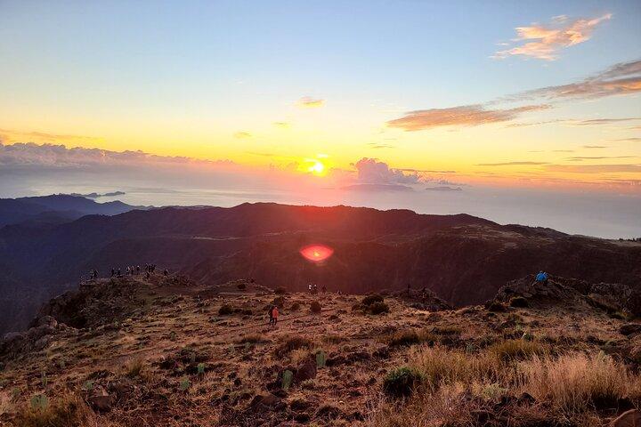 Sunrise in Areeiro Peak