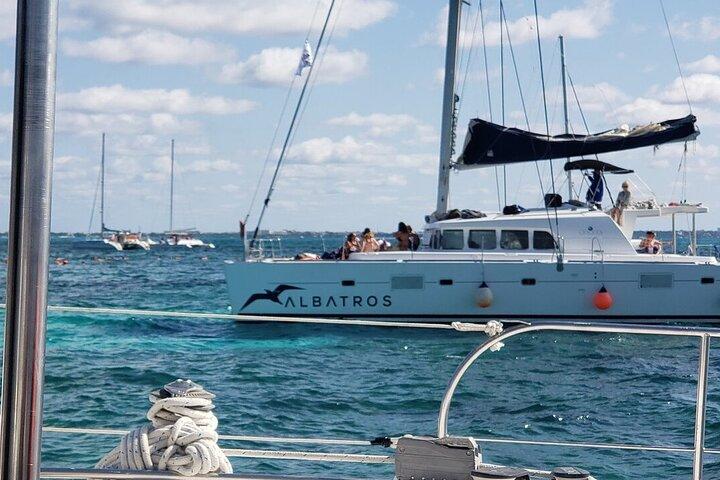 Adults-Only Catamaran Adventure – Sunset, Snorkeling & Drinks