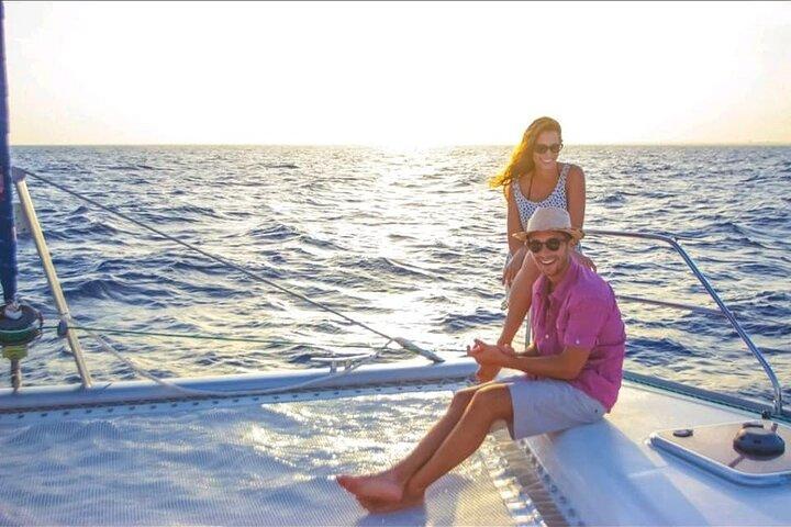 Adults-Only Catamaran Adventure – Sunset, Snorkeling & Drinks