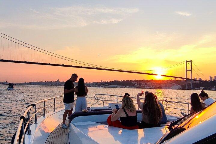 Istanbul Luxury Bosphorus Sunset Yacht Cruise with Live Guide