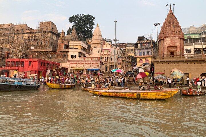 Varanasi Day Tour with Temples & Ganga Aarti – Dawn to Dusk