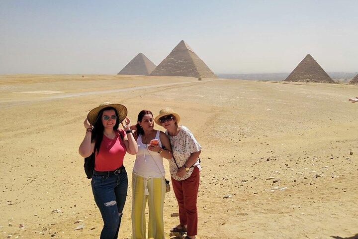 Private Guided Tour of Giza Pyramids and Sphinx with Camel Ride