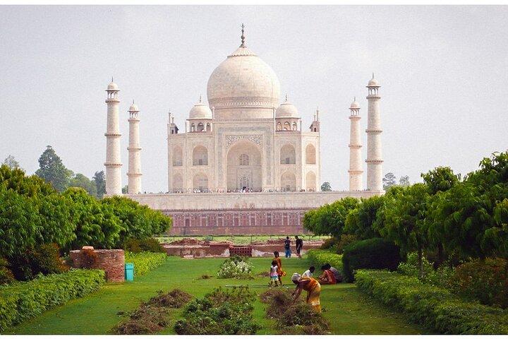 2-Night Private Tour of Taj Mahal and Agra with Pick Up from UAE