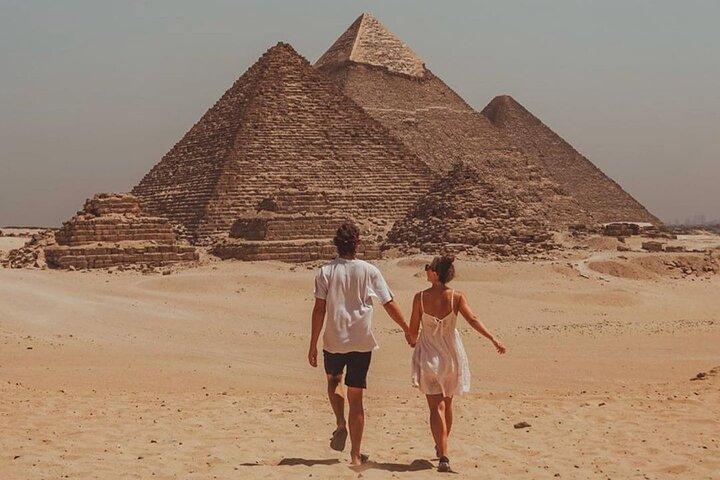 Private Tour to Pyramids and Egyptian Museum with Khan El Khalili