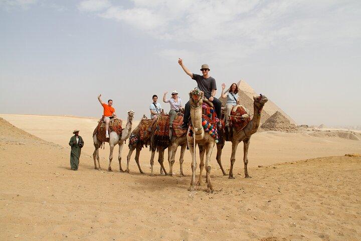 Private Tour to Pyramids and Egyptian Museum with Khan El Khalili