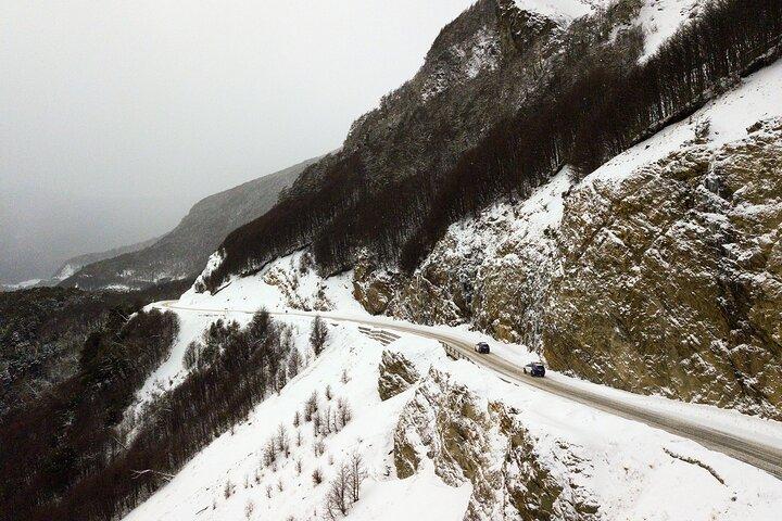 Winter in Ushuaia: Lakes Escondido and Fagnano 4x4 tour with lunch