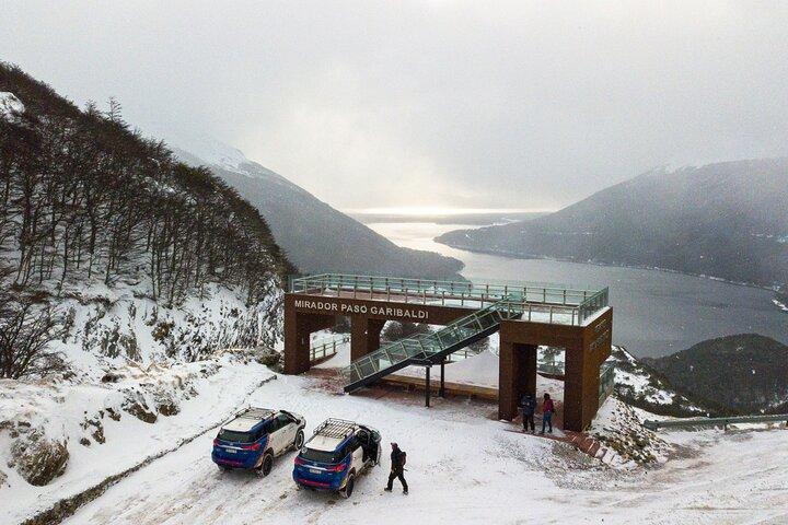 Winter in Ushuaia: Lakes Escondido and Fagnano 4x4 tour with lunch