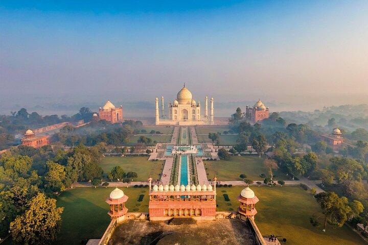 2-Night Private Tour of Taj Mahal and Agra with Pick Up from UAE