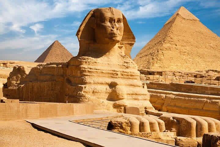 Giza Pyramids, Sphinx & Egyptian Museum with Lunch