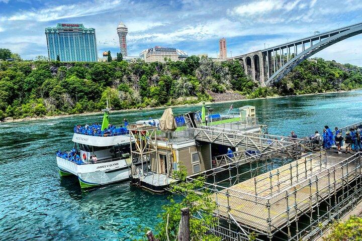 Niagara's Daredevils Walking Tour with Maid of the Mist Boat Ride