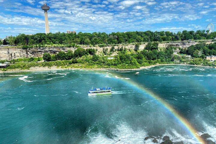 Niagara's Daredevils Walking Tour with Maid of the Mist Boat Ride