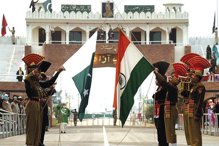 Amritsar Full Day Tour (Golden Temple with Wagah Border)
