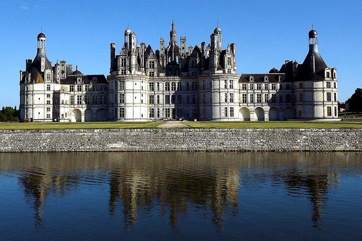 Visit of the Loire Valley Castles in one day from Paris