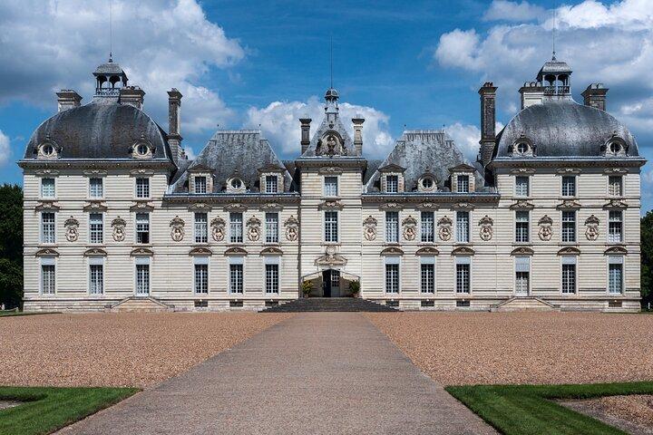 Visit of the Loire Valley Castles in one day from Paris
