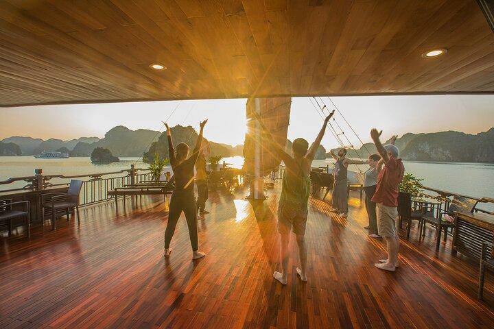 Lan Ha Bay Deluxe Cruise 2D/1N: Kayaking, Swimming at pristine places & meals