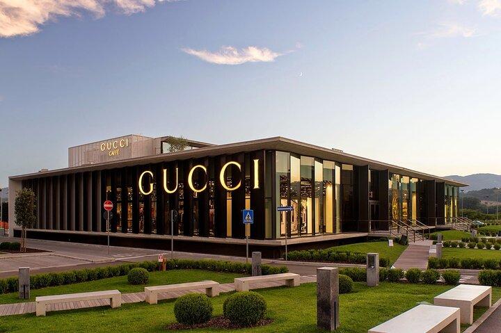 Limousine Service from Florence The Mall Outlet private driver