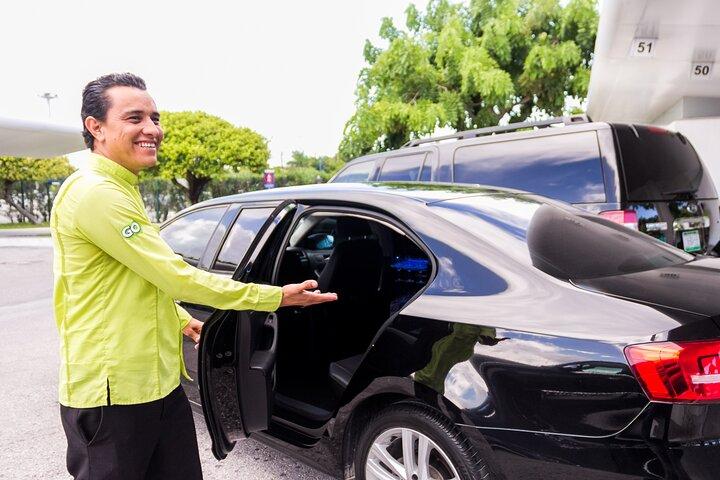 Departure by Luxury Sedan from Cancun Hotel Zone to Cun Airport