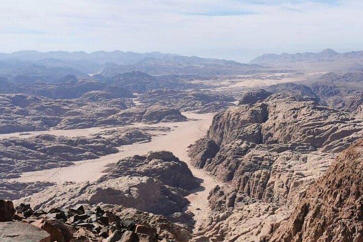 Wadi Rum Mountain Hike: Umm Ad Dami, highest point of Jordan + Jeep tour & Lunch