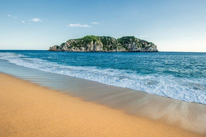 Guided Tours of the 7 Bays of Huatulco Oaxaca in Catamaran