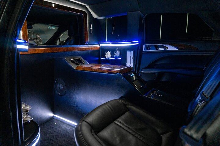 Lincoln Stretch limo from Cancun Hotel Zone to Cancun Airport