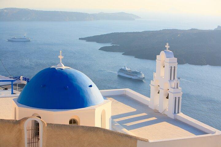 4 hrs PRIVATE island tour and photos, Oia and Blue domes
