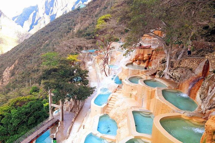 Private Tour of Tolantongo Grottoes with Transportation from CDMX