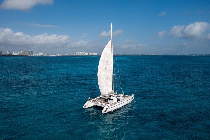 Isla Mujeres Plus by Albatros Catamarans