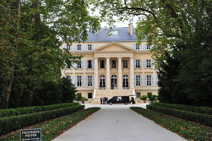 Private Tour on the Route des Grands Vins du Médoc with Visits and Tastings
