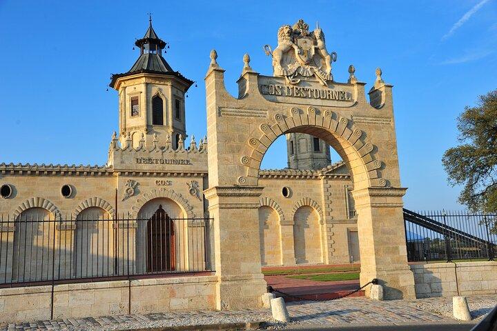 Private Tour on the Route des Grands Vins du Médoc with Visits and Tastings