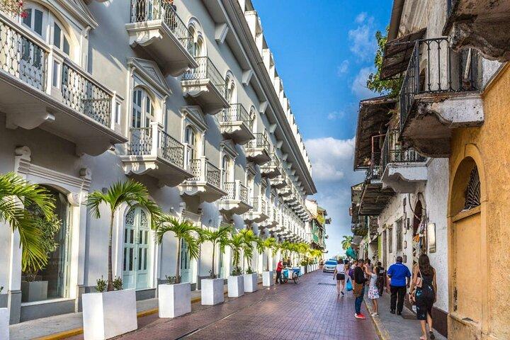 Miraflores Canal Locks and Casco Viejo walking all inclusive tour
