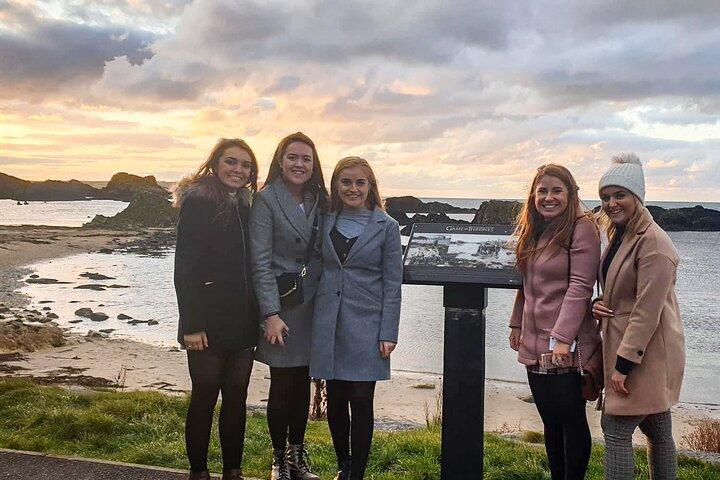 Luxury Giants Causeway Tour in Mercedes + FREE Belfast Mural Tour